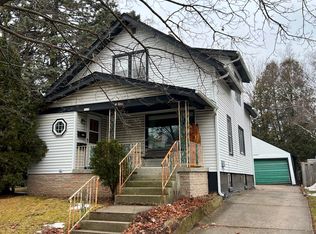 1110 S 17th St, Manitowoc, WI 54220