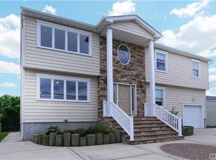 5 Bay St, Bellmore, NY 11710