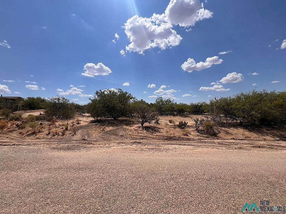 1st image of 900 Skyline Dr