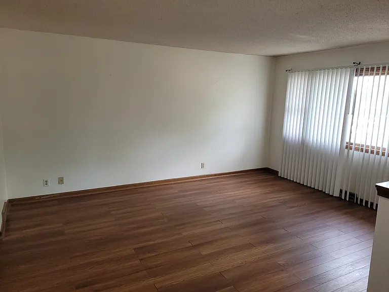 2139 N William Ave — Photo 2