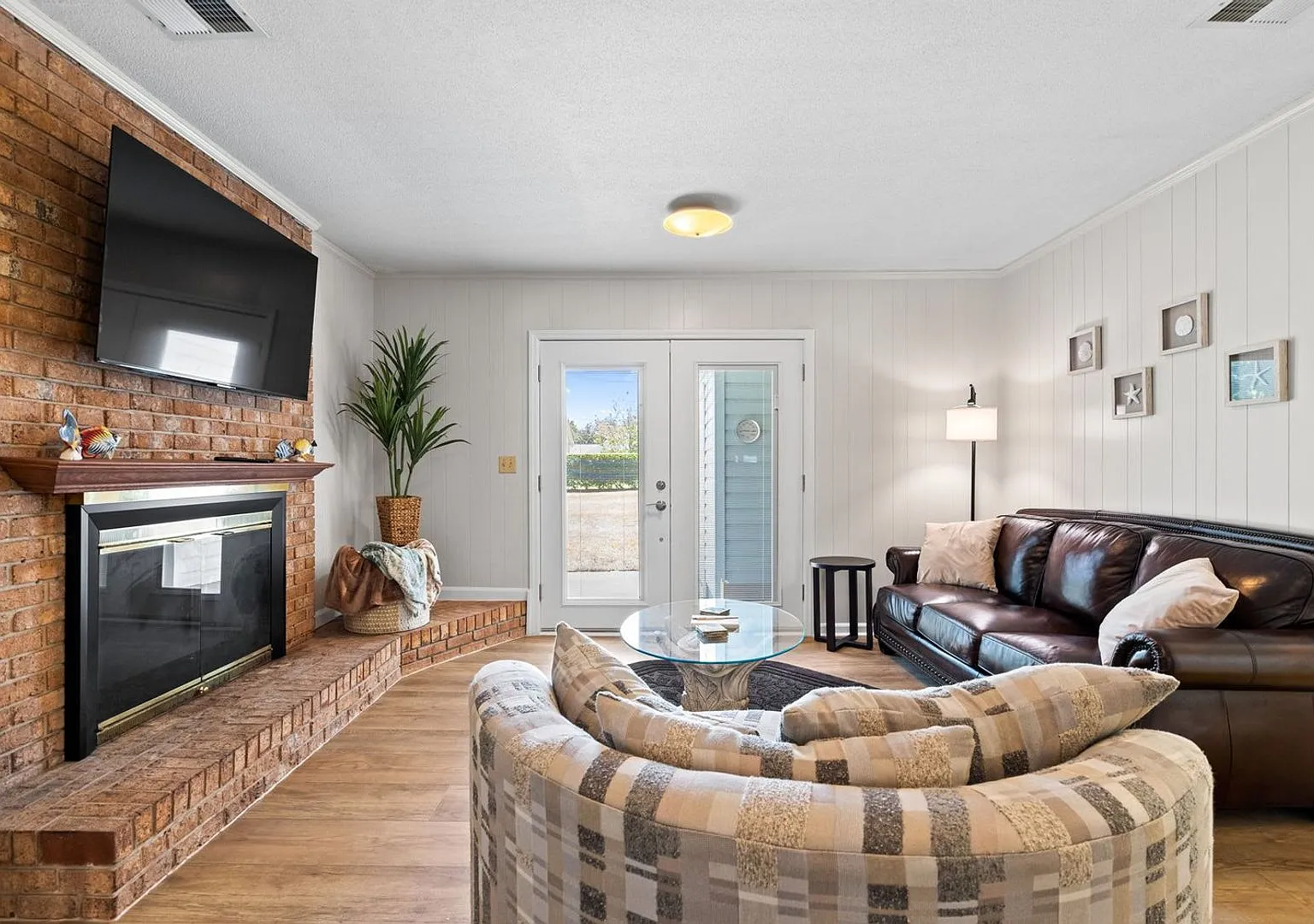 Horsin' Around | Furnished 3BR Midterm Rental in Wilmington — Photo 2