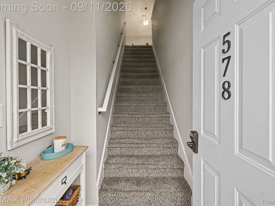 578 Olde English Cir, photo 2