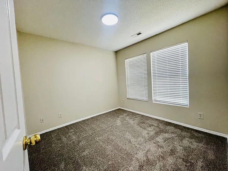 3038 Regency Oaks Dr — Photo 14