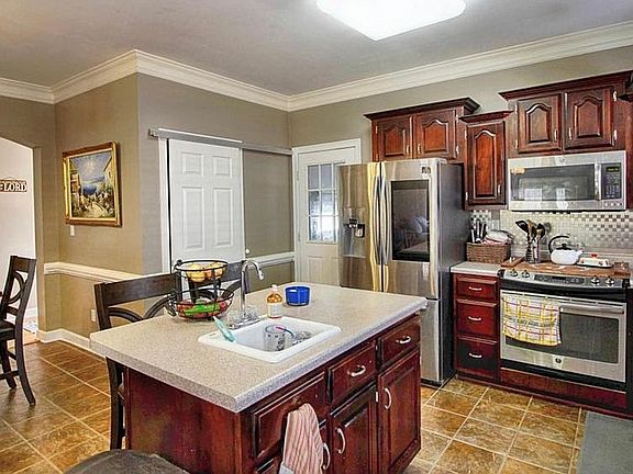 4th image of 2750 Graystone Dr