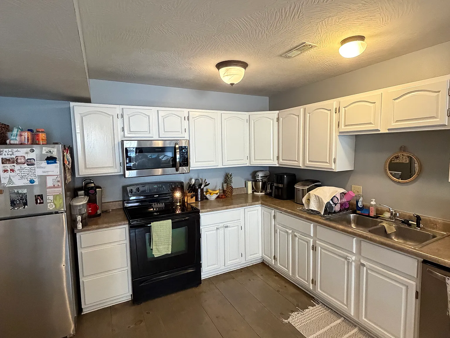 4 bed, 2.5 bath, 1800 sqft, $1,450 — Photo 3
