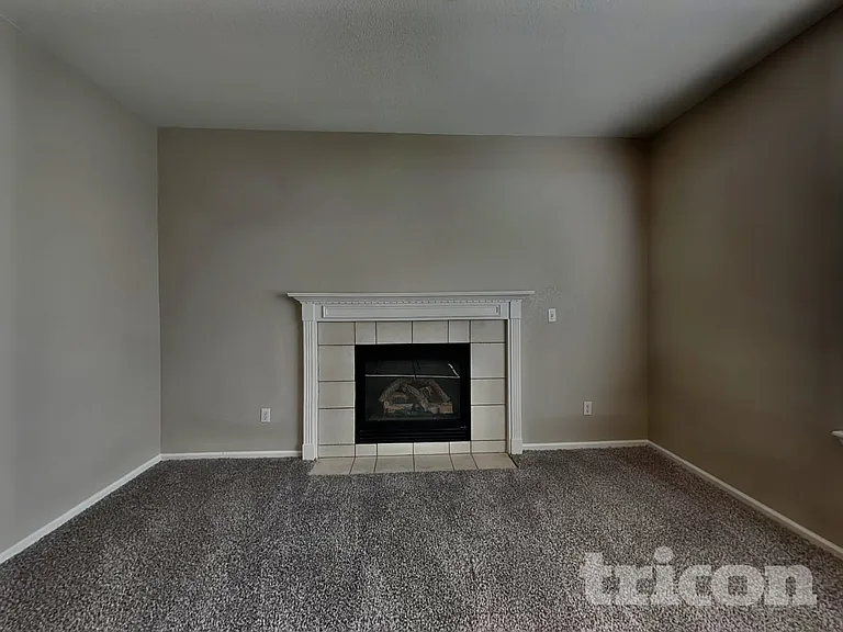 4843 S Liverpool Cir — Photo 4