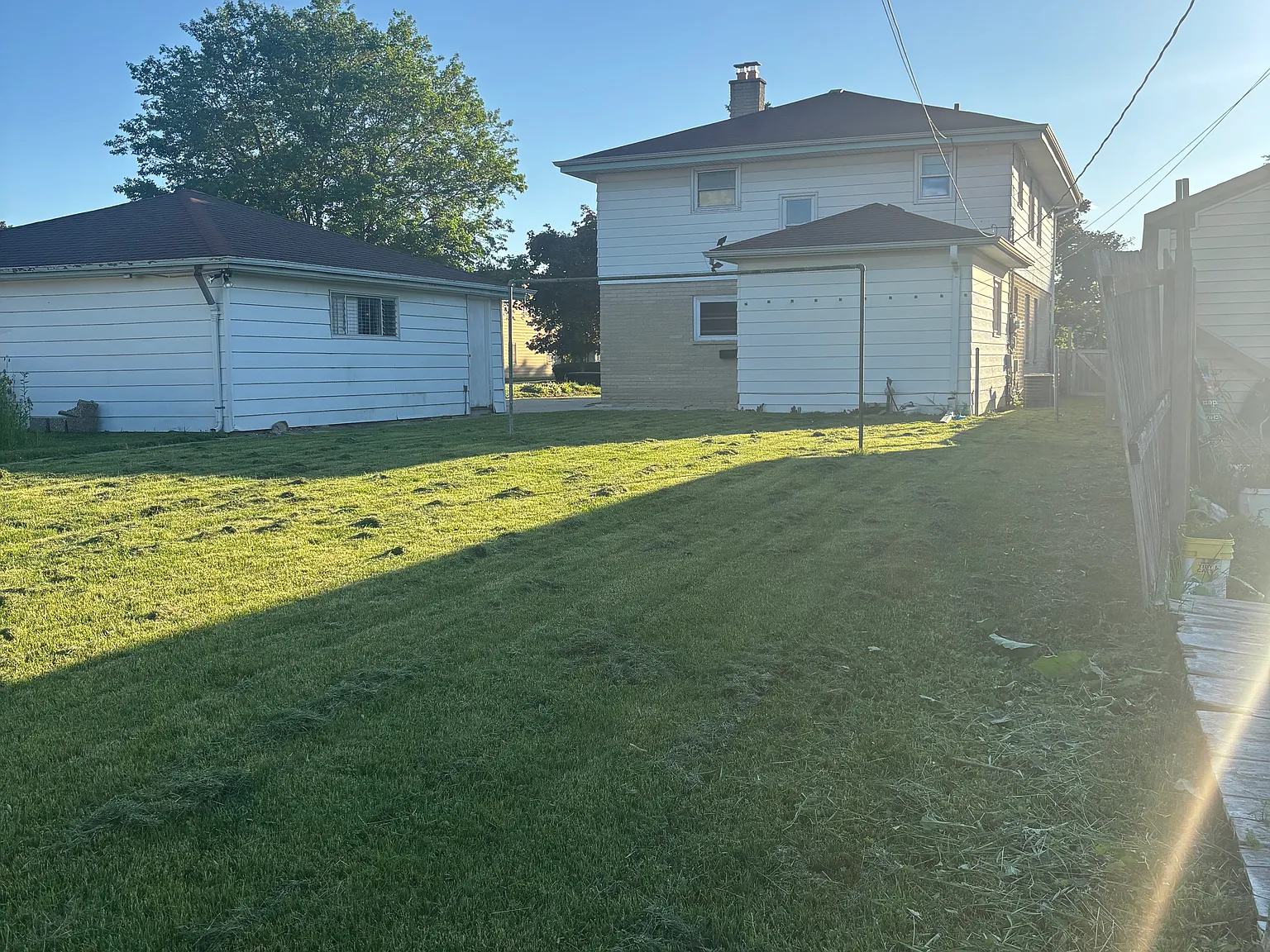 3 bed, 1130 sqft, $2,100 — Photo 3