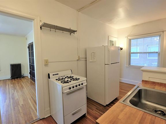 2nd image of 194 Summit Ave #Pchmyk42y
