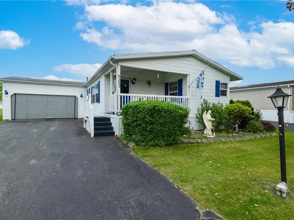 6353 Kims Dr, Victor, NY 14564