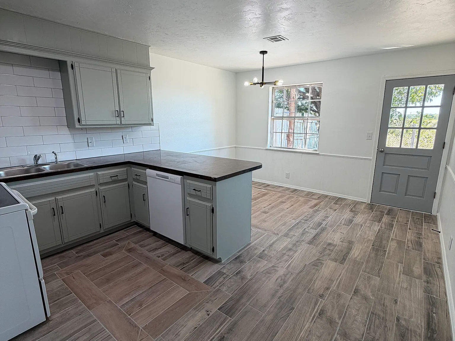 2 bed, 1080 sqft, $950 — Photo 4