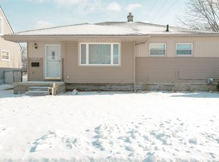 29146 Dembs Dr, Roseville, MI 48066