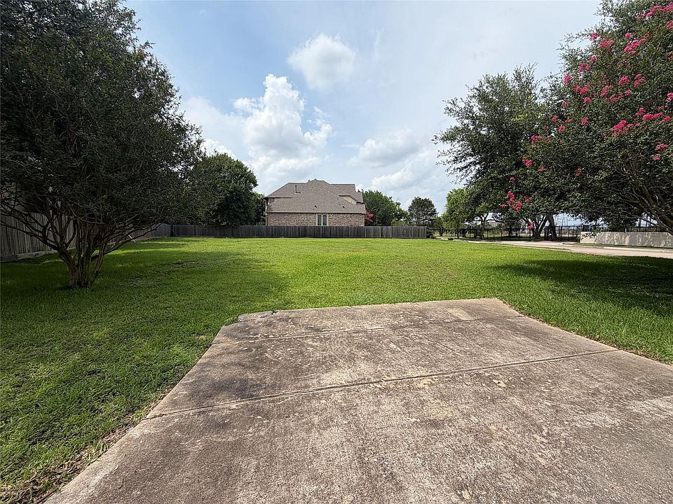 1st image of 9002 Cliffwood Dr