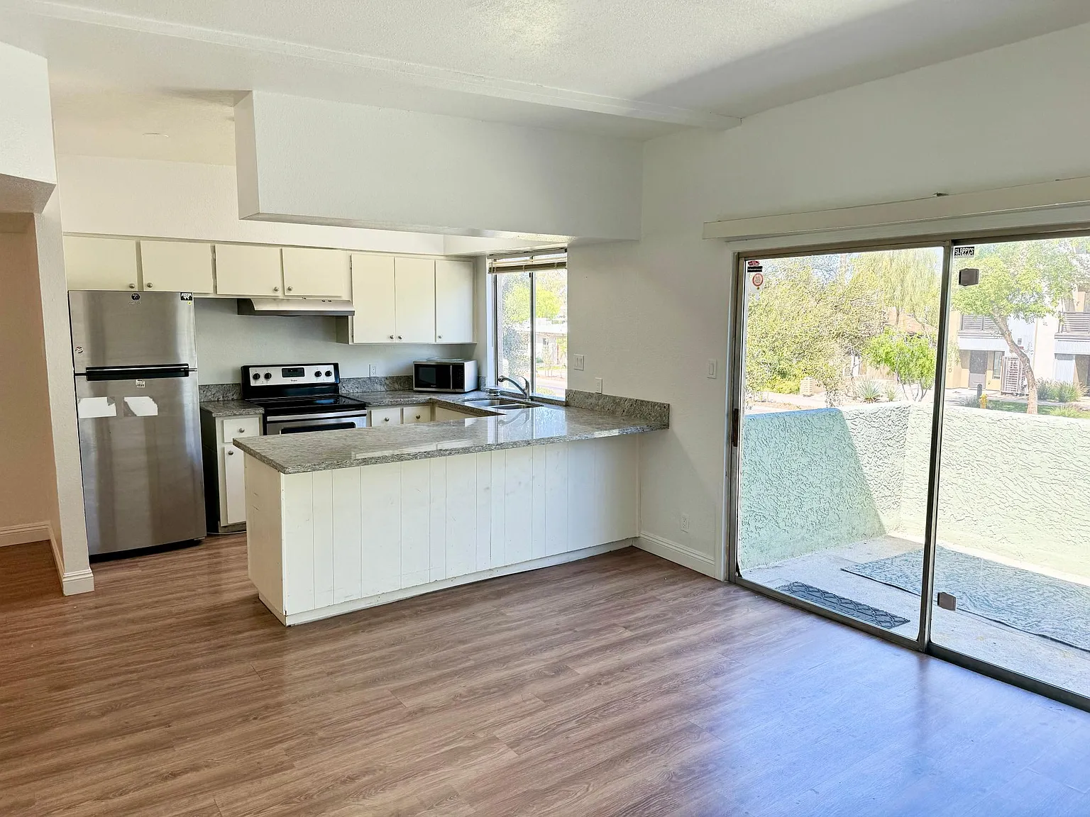 2 bed, 846 sqft, $1,295 — Photo 3