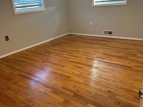 5th image of 203 Exeter Ct