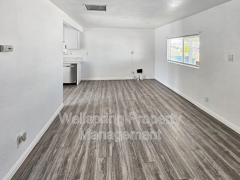 327 W Haloid Ave — Photo 3