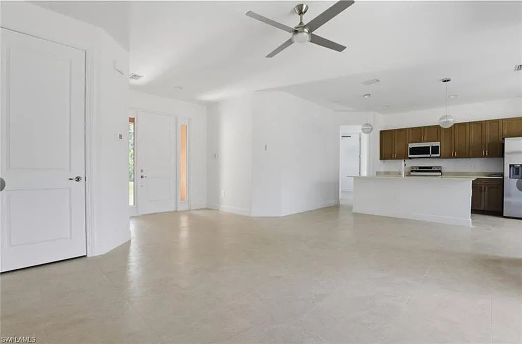 4 bed, 3.0 bath, 1958 sqft, $4,200 — Photo 4
