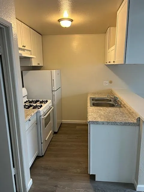 704 N Church St — Photo 3