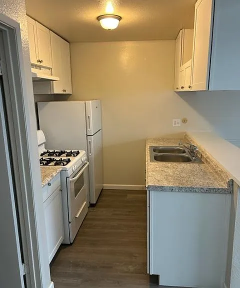 704 N Church St — Photo 3