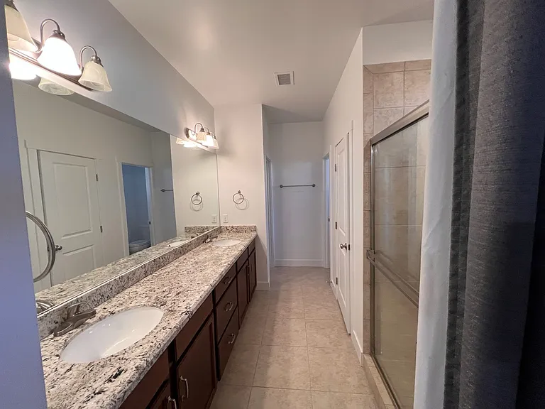 2424 S Luginbuhl St — Photo 5