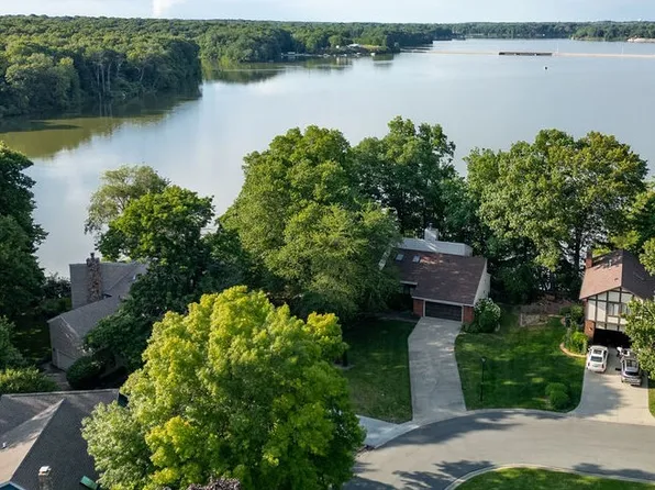 1207 Lakeridge Ct, Danville, IL 61832