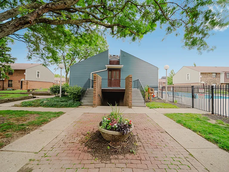 1906 Willoway Cir S — Photo 28