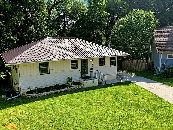 2nd image of 2525 27th St