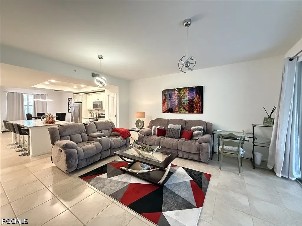2 bed, 2.0 bath, 1235 sqft, $5,500 — Photo 2