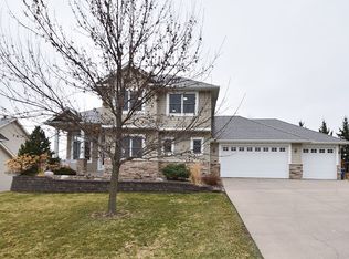 2083 Evergreen Ln, Shakopee, MN 55379