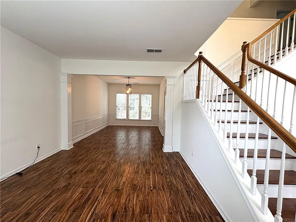4 bed, 2.5 bath, 2498 sqft, $2,900 — Photo 3