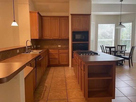 5th image of 2412 Tivoli Dr