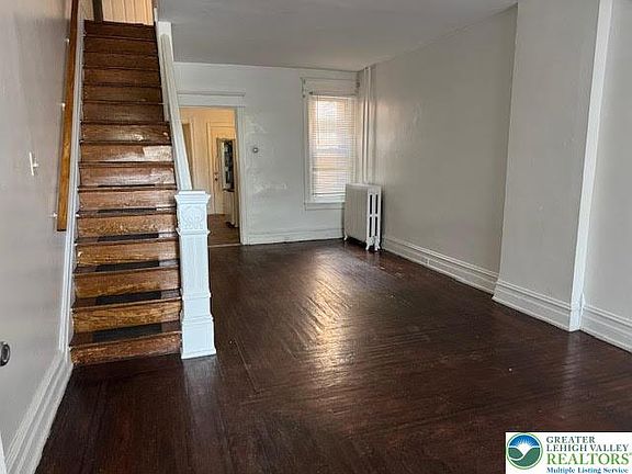 3rd image of 208 Ridge Ave