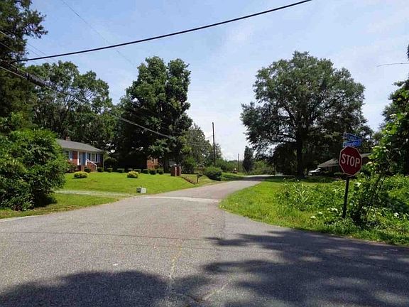 Exterior Neighborhood (street photo)