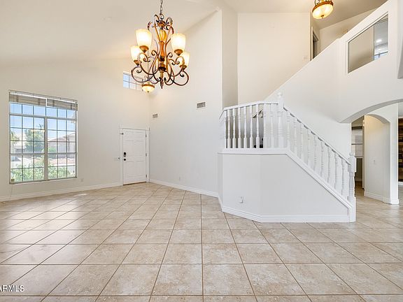3rd image of 1014 W KELTON Lane