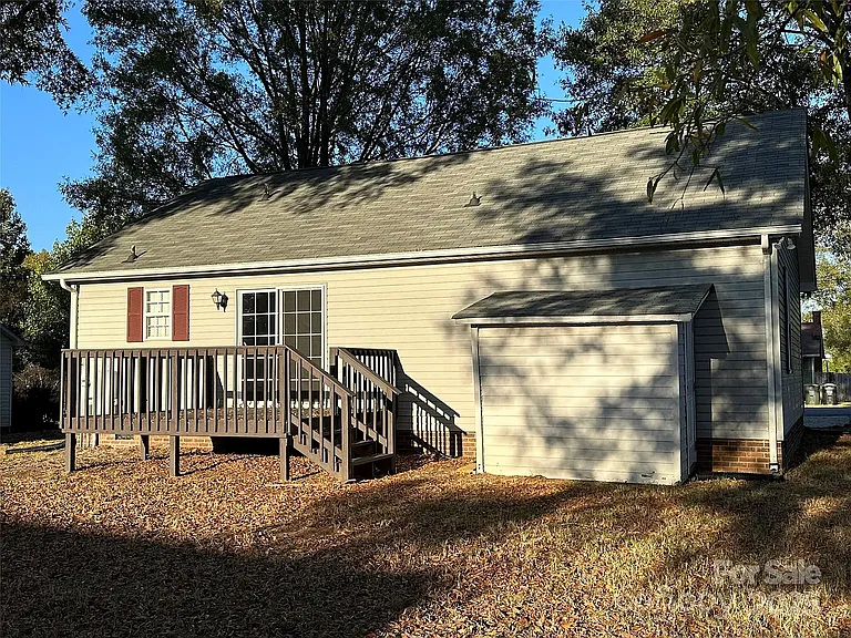 75 Eden St NW — Photo 4