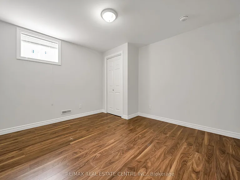 1074 Farmstead Dr — Photo 25