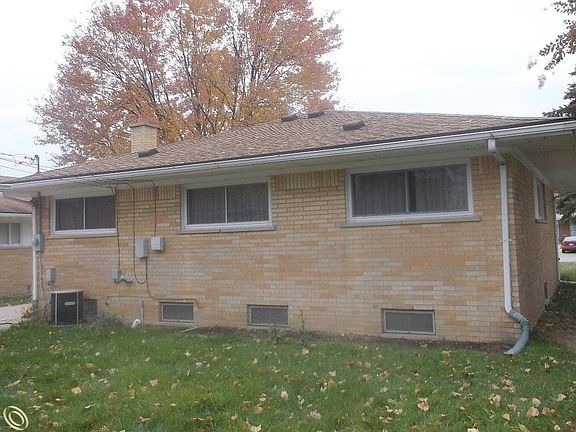 3rd image of 29823 Ann Arbor Trl