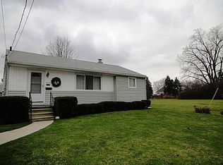 807 Highland Dr, Rossford, OH 43460