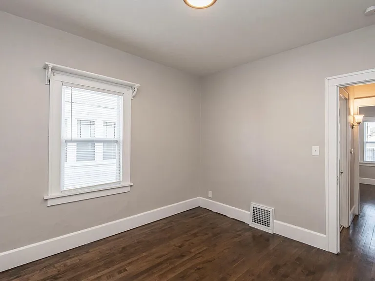 1022 Goold St — Photo 10