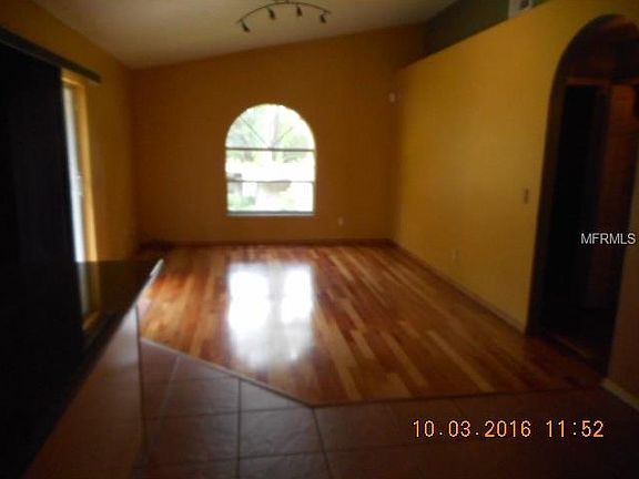 3rd image of 577 W Winnemissett Ave
