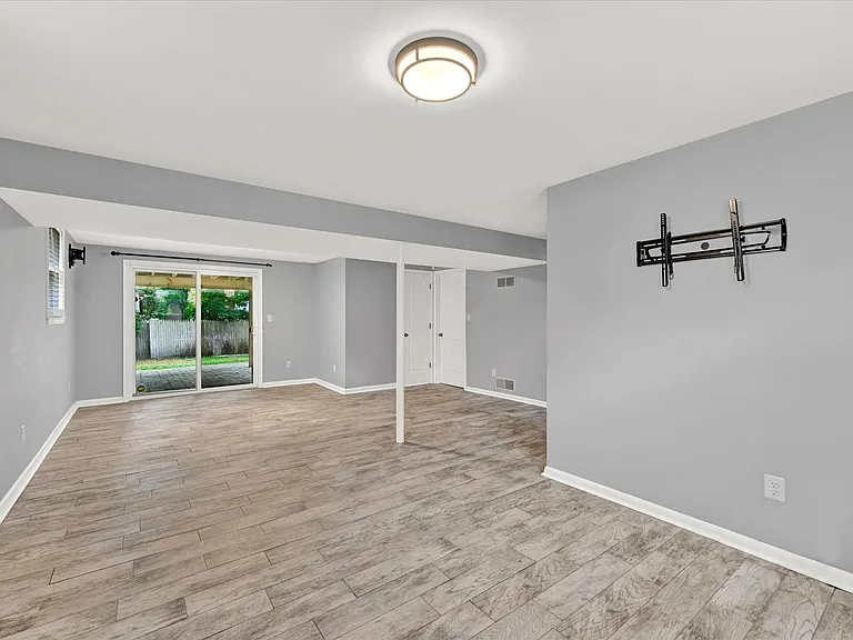 531 Kenmore Rd — Photo 13
