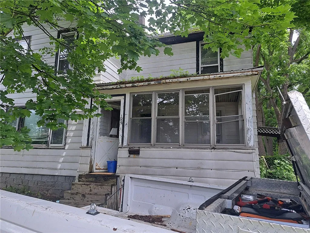 1009 N Main St photo 1