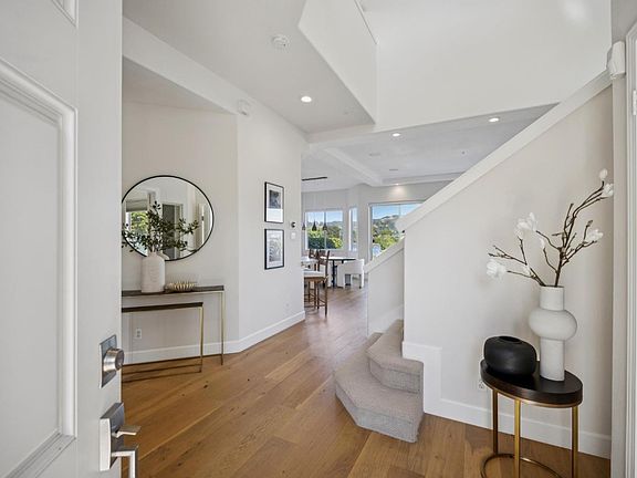 4th image of 255 Baypoint Drive