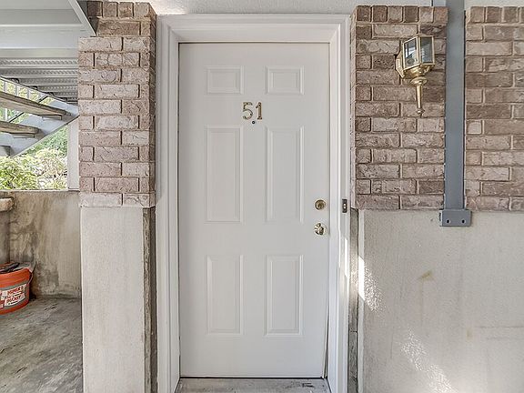 2nd image of 1547 N Riverside Ave #51