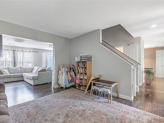 3rd image of 2292 Ferndown Dr