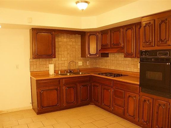 2nd image of 2207 Mardell Dr