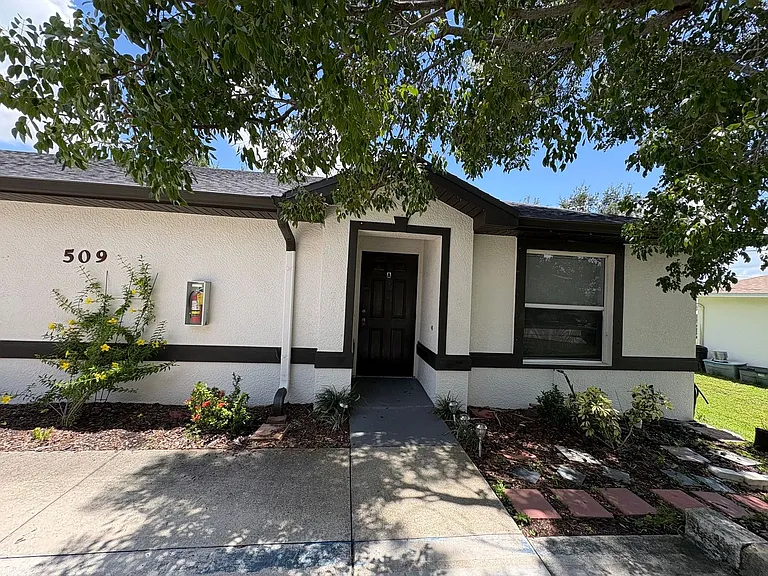 509 SE 6th Pl — Photo 2