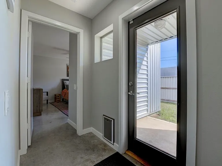 3050 Commerce St — Photo 26