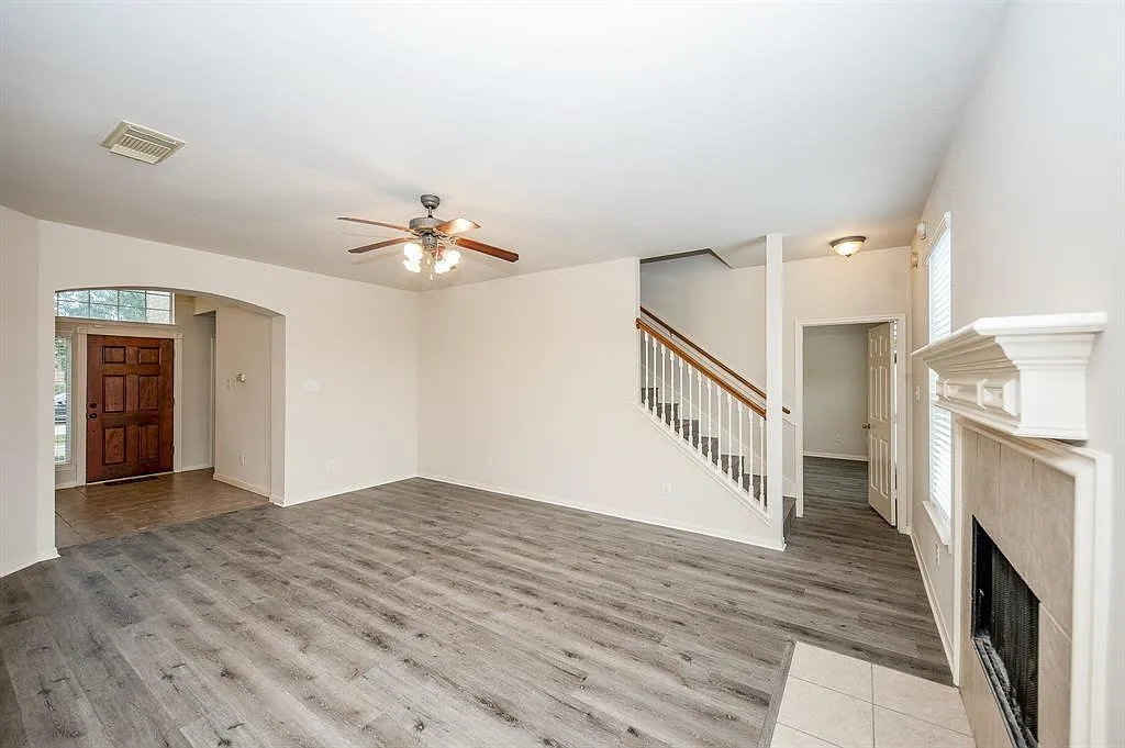 4 bed, 2.5 bath, 2316 sqft, $2,300 — Photo 1