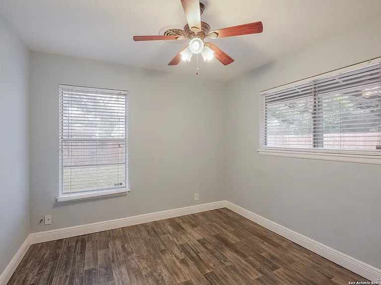 734 Susie Ct — Photo 11