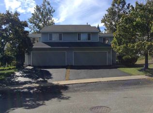 10 Heyden Rd, Troy, NY 12180